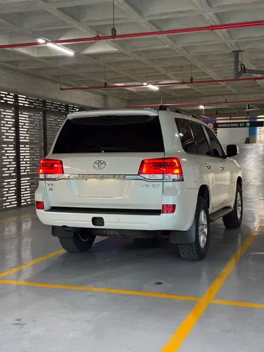 Toyota Land Cruiser 200 2021