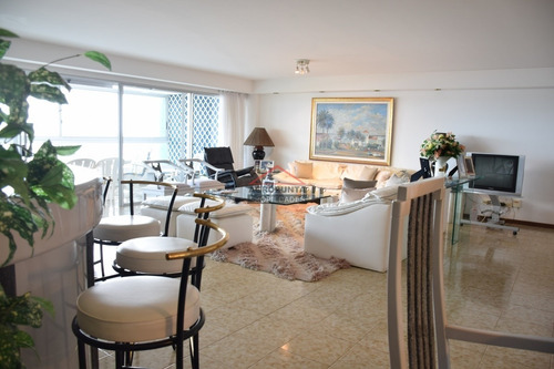 Apartamento En Venta En Excelente Punto De Playa Brava * Frente Al Mar *- Ref: 5242