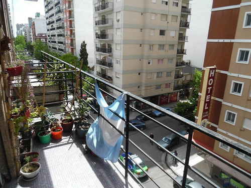 Imagen 7 de 19 de 2 Ambientes Con Dependencia A La Calle Con Balcón, Zona Aca