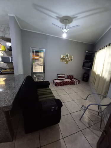 Casa 3 Dormitorios, 1 Suite, Mobiliada, 30 Metros Do Mar, Locação