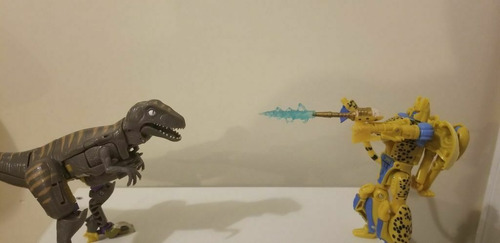 Imagen 2 de 4 de Transformers Kingdom Cheetors Gut Gun- Figura Plastica