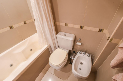 Imagen 14 de 18 de Departamento De 2 Dormitorios En Venta Con Parrillero Centro