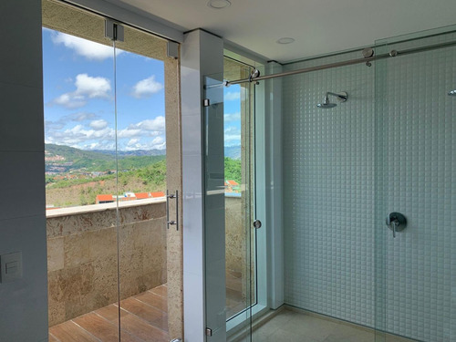 Penthouse En Un Diseño De Revista, Espectacular Clima, Inmejorable Oportunidad - Los Campitos // Luis Gomez // Mls #24-14389