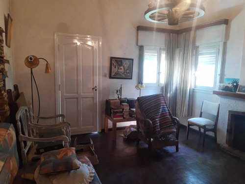 Imagen 13 de 14 de Venta De Chalet Sobre Amplio Lote En Adrogué. Nuevas Condici