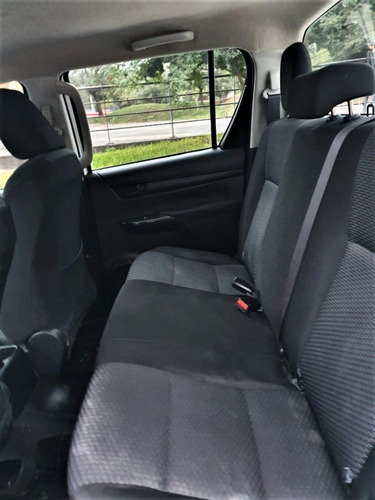 Imagen 12 de 15 de Toyota Hilux 2016