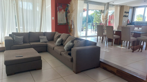 Vendo. La Mejor Casa De Bª Jardín Inglés - Valle Escondido. 3d 3b