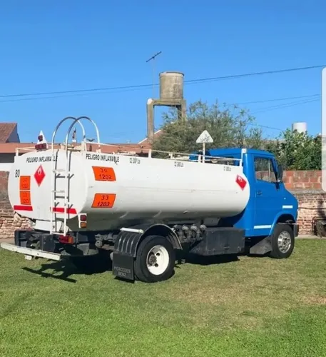 Camión Cisterna De Combustible 7000 Litros