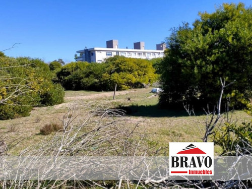 Estratégica Fraccion De 2.760 M2 Sobre Av. Principal