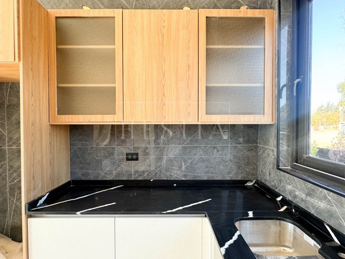Casa Nueva De Excelentes Terminaciones En Seguro Condominio