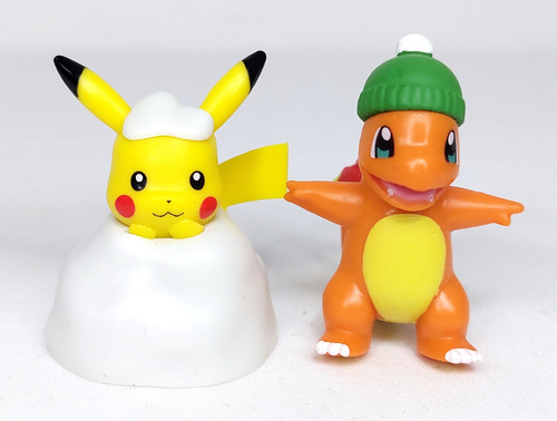 Pikachu (nieve) +charmander (gorro) Pokémon Jazwares Navidad (Usado)