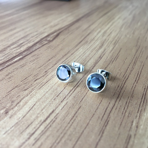 Imagen 4 de 10 de Aretes Broqueles De Plata 925 Y Zirconia Cubica Negra Agálea