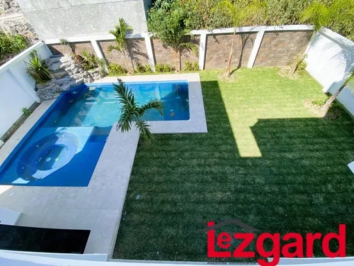 Esta Casa Ha Sido Cuidadosamente Diseñada Para Combinar La Belleza Estética Con La Funcionalidad. Cada Rincón De Esta Propiedad Refleja Una Atención Meticulosa A Los Detalles, Desde Los Acabados De Al
