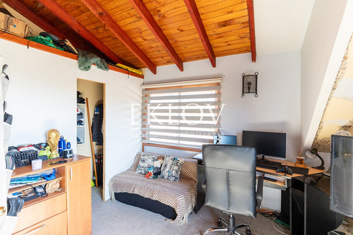 Casa Con Quincho Y Cabaña En Mantagua, 2.528m² De Terreno