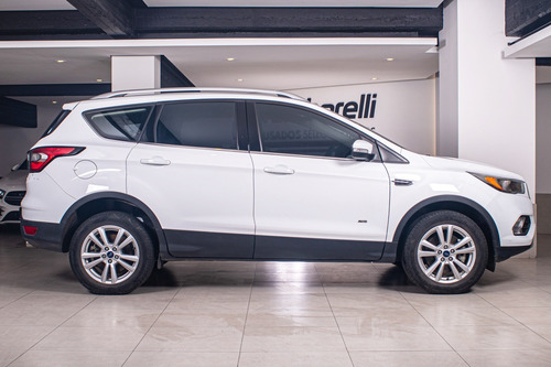 Imagen 8 de 13 de Ford Kuga 2.0 Sel Taraborelli #