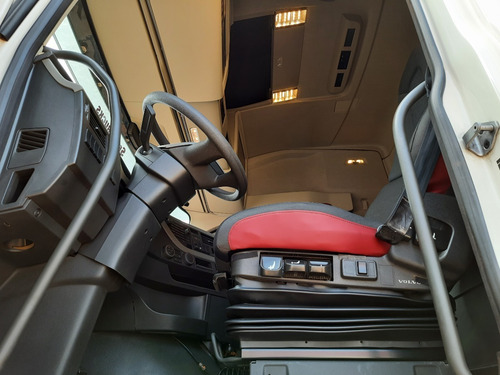 Imagem 15 de 16 de Volvo Fh 540 6x4 2020 Globetrotter (branca)