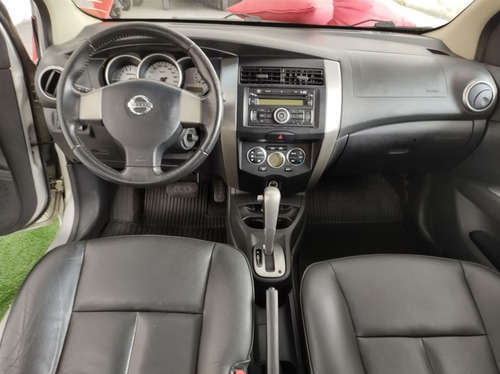 Imagem 10 de 14 de Nissan Livina 2013 1.8 Sl Flex Aut. 5p