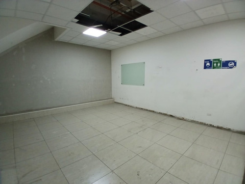Excelente Local De 1241m2 Con Excelente Exposición En Venta