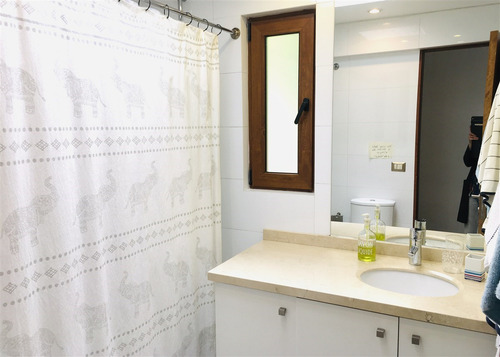 Casa En Arriendo De 6 Dorm. En Lo Barnechea