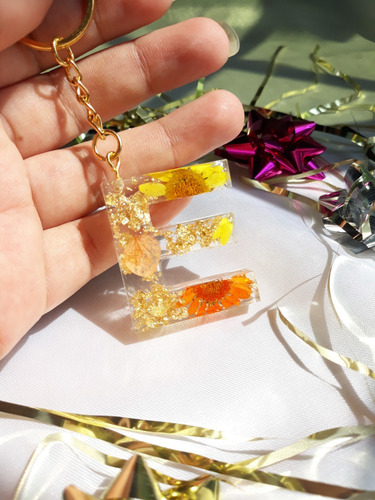 Imagen 6 de 9 de Diseño De Joyería Y Accesorios En Resina