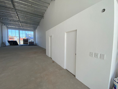 Imagen 4 de 14 de Importante Local Comercial A Estrenar En Venta