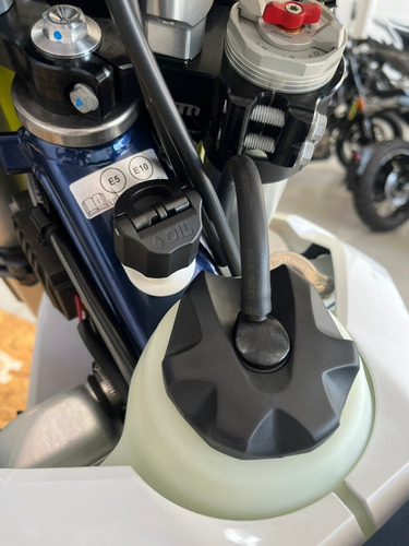 Imagen 6 de 20 de Husqvarna Te 300i Enduro 2t 2023 Ktm