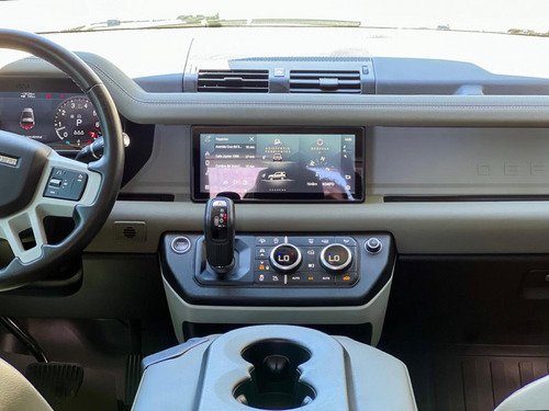 Land Rover Defender P400 2021