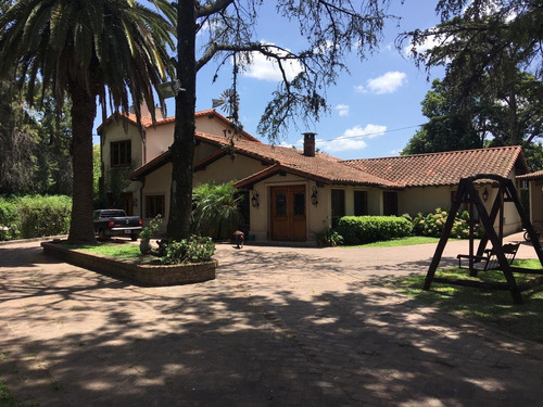 Importante E Impecable Chalet En Venta Ituzaingo Norte  Amplio Parque