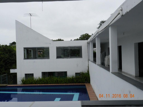 Chácara Em Guararema, Capacidade Aprox. 80 Dormindo, 10 Mil M², Acesso Fácil, Local Calmo.