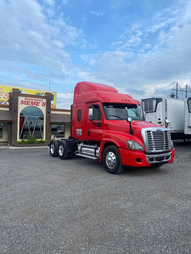 Imagen 2 de 15 de Tracto Camion Cascadia
