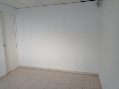 Bodega Comercial Con Oficinas, 200m², Zona Norte Y Zona Portuaria.