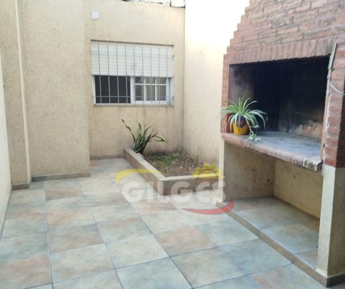 Alquiler De Casa 3 Amb. En Villa Luzuriaga Con Patio Y Cochera Descubierta