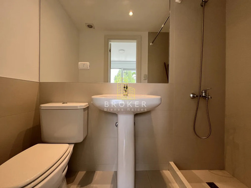Venta Apartamento Primera Linea Mansa Frente Al Mar Con Parrillero Propio. Punta Del Este Uruguay