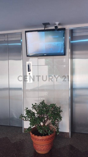 Acogedor Y Luminoso Apartamento En Venta En Valle Abajo, Caracas