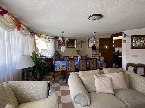 Casa En Venta En Tlalpan, Amplia,iluminada Y Con Jardín