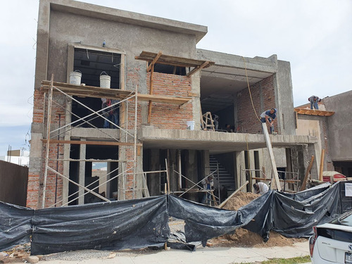 Estrena Residencia En Misión San Jerónimo, 4ta Recamara En Pb, Jarín, 4 Baños.