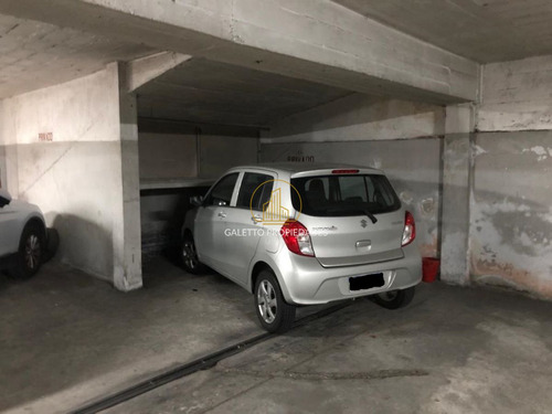 Amplia Cochera De Fácil Acceso A Pasos De Imm