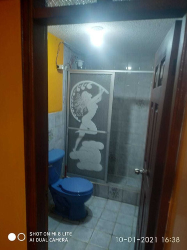 Casa De Tres Pisos