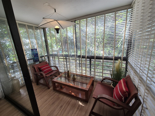 Departamento En Venta De 2 Dorm. En Lo Barnechea. Central.
