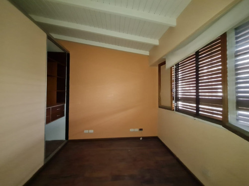 Imagen 23 de 26 de Floresta , Miramar 4200, Casa De 4 Ambientes Para Refaccionar 165 M2 Cub. Fondo Atras