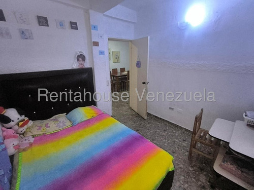 Bella Casa Duplex Ubicada En Conjunto Cerrado Con Vigilancia 24 Hrs, Sala Comedor Concepto Abierto, Cocina Empotrada Moderna Con Tope De Cuarzo,area De Faena, Patio,terraza Con Escaleras Independiente