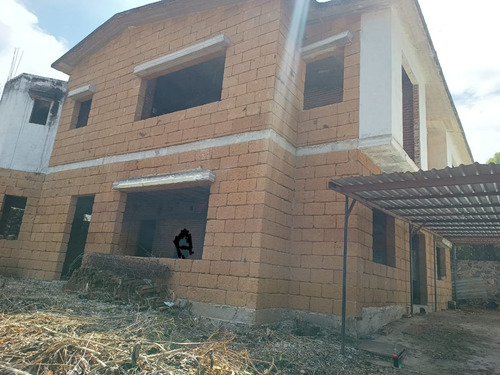 Casa En Venta En Obra Gris, Tetela Del Monte Con 3 Rec. Y Jacuzzi... 2,600,000