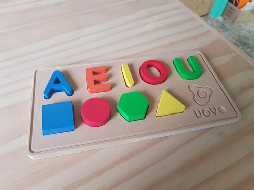 Juego De Encastre Letras Vocales Colores Geométricas Madera