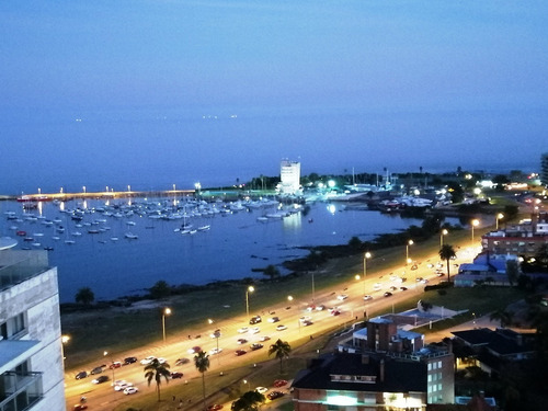 Imagen 2 de 16 de Venta En Exclusividad De Apartamento 3 Dormitorios En Torres Nauticas. Increíble Vista!!