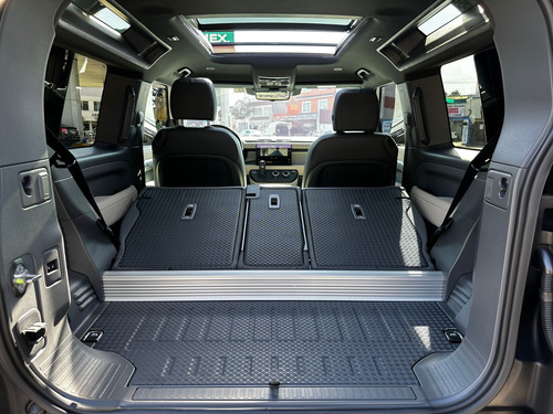Land Rover Defender 2023