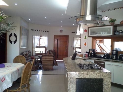 Imagem 4 de 14 de V253 Casa C/ 2 Dorms E 1 Suite.