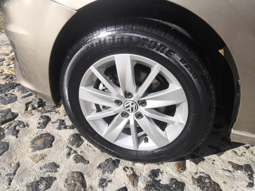 Imagen 9 de 14 de Volkswagen Vento 2018 1.6 Confortline Mt
