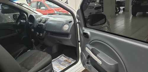 Imagem 9 de 11 de Fiat Uno 1.0 Vivace Celebration Branco 2012 Flex