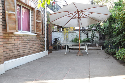Casa En Venta De 4 Dorm. En Las Condes Excelente Estado
