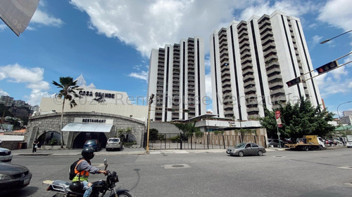 Local Comercial En Venta Con Gran Estacionamiento En El Rosal 24-12001 Cs