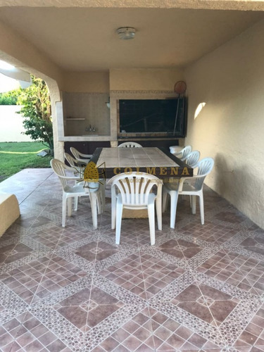 Encantadora Casa Sobre Francia A Metros Del Mar! Consulte- Ref: 2599